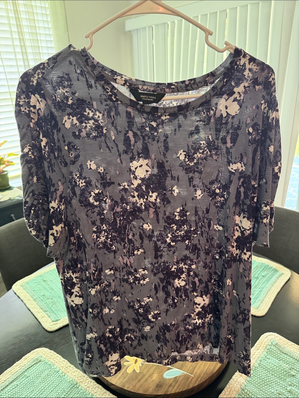 Simply Vera Vera Wang White and Lavender Abstract Floral Short Sleeve Top